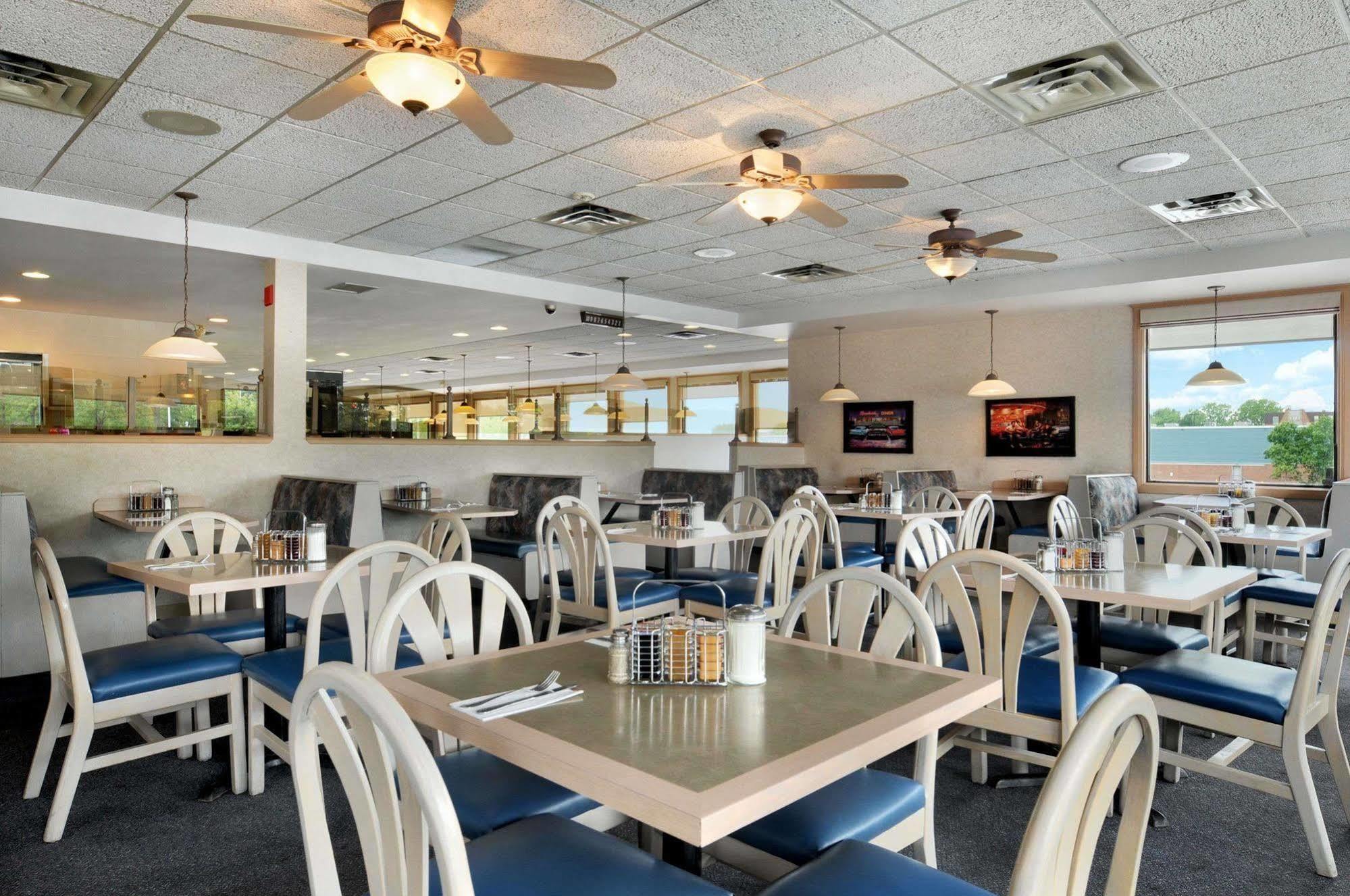 Days Inn By Wyndham Niagara Falls Lundys Lane Εξωτερικό φωτογραφία