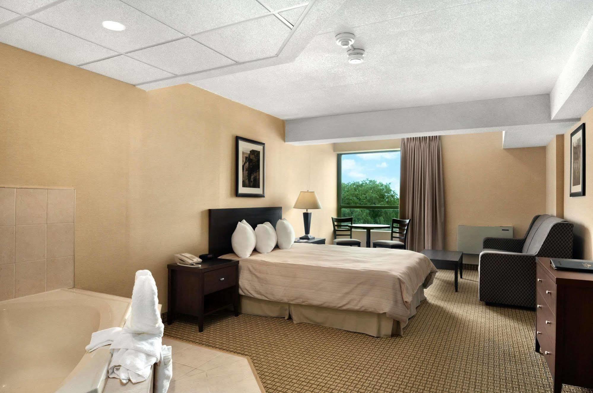 Days Inn By Wyndham Niagara Falls Lundys Lane Εξωτερικό φωτογραφία